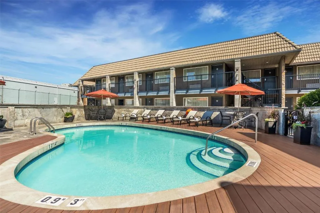 Best Western PLUS Burnaby Hotel — 5