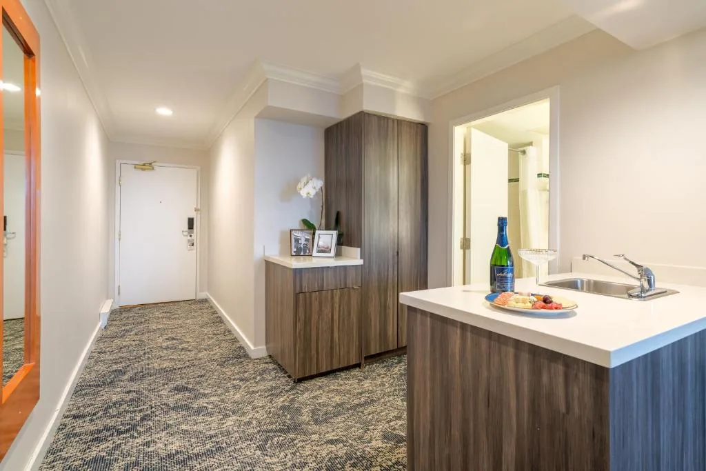 Executive Suites Hotel & Conference Center, Metro Vancouver — 3