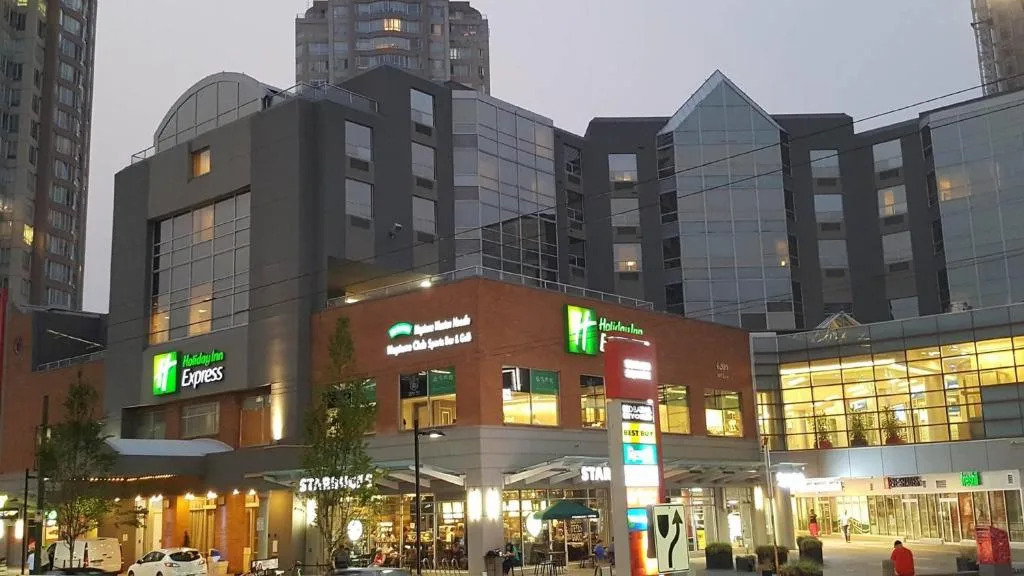 Holiday Inn Express Vancouver-Metrotown (Burnaby) — 2