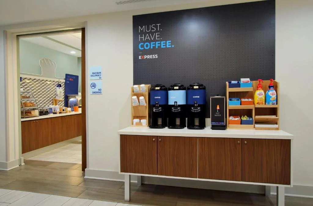 Holiday Inn Express Vancouver-Metrotown (Burnaby) — 4
