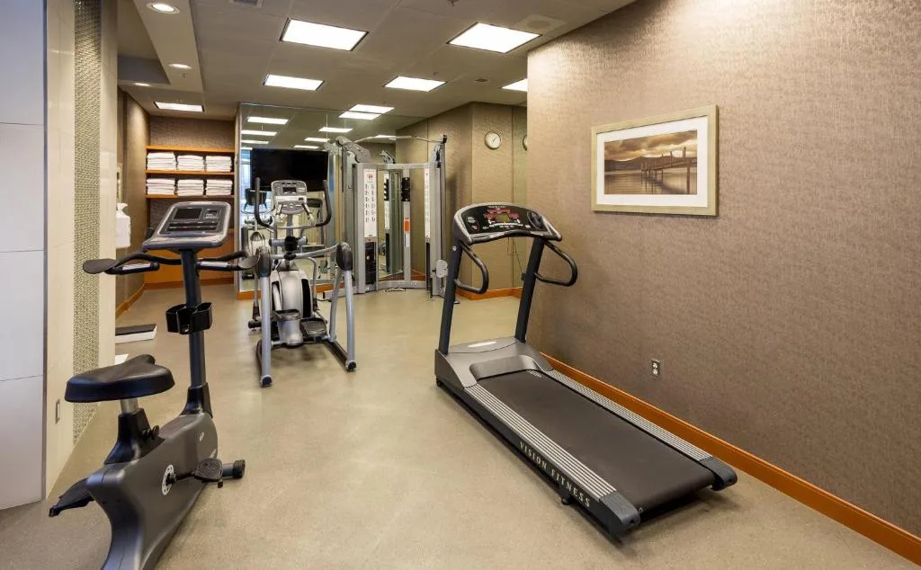 Holiday Inn Express Vancouver-Metrotown (Burnaby) — 5