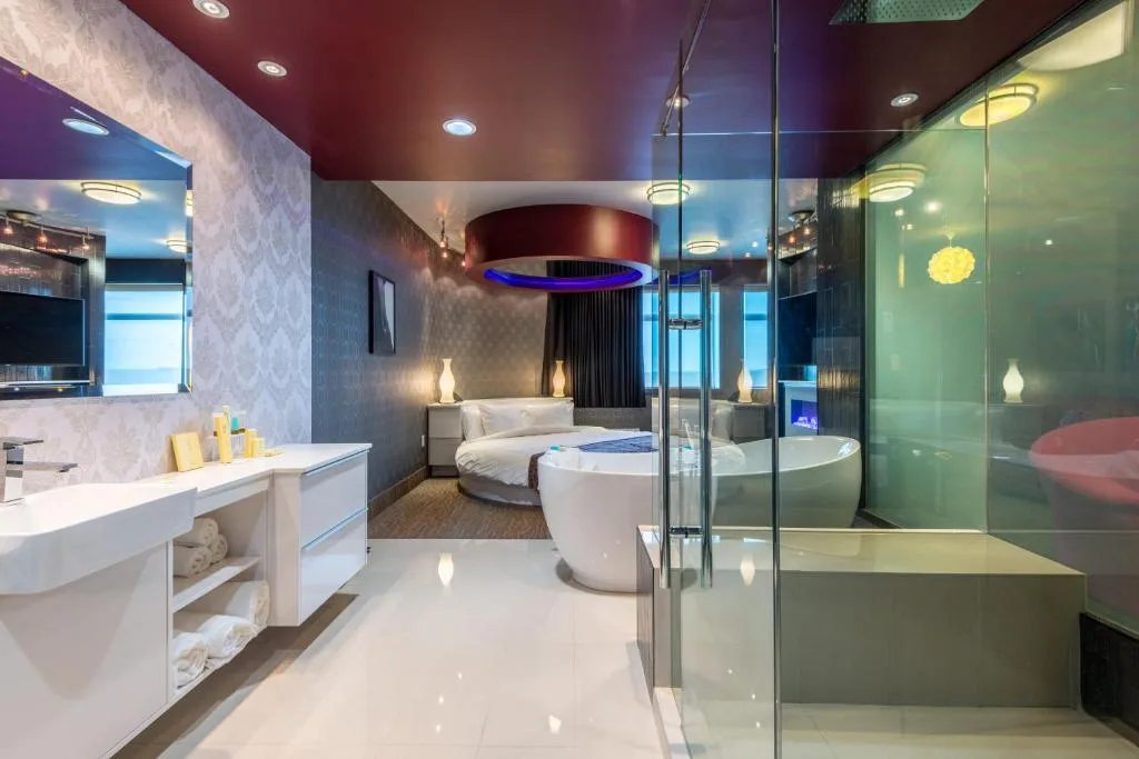 Applause Hotel Calgary Airport by CLIQUE — 3