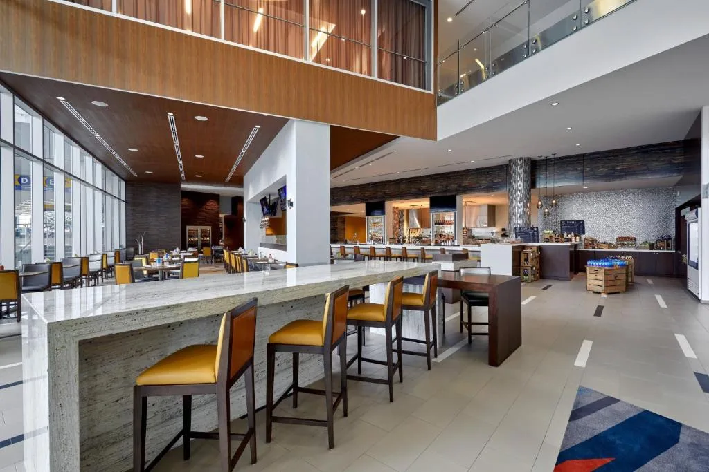 Calgary Airport Marriott In-Terminal Hotel — 5