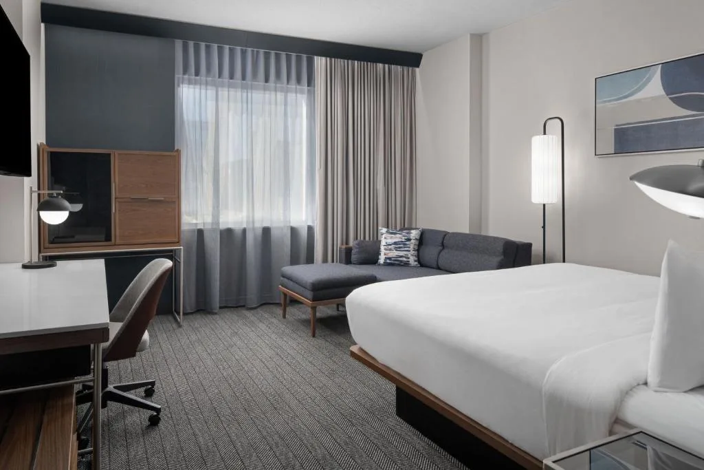 Courtyard by Marriott Calgary Downtown — 2