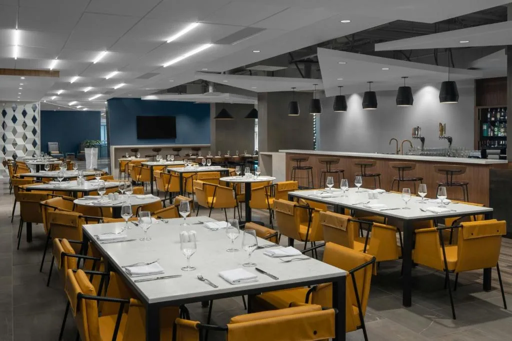 Courtyard by Marriott Calgary Downtown — 4