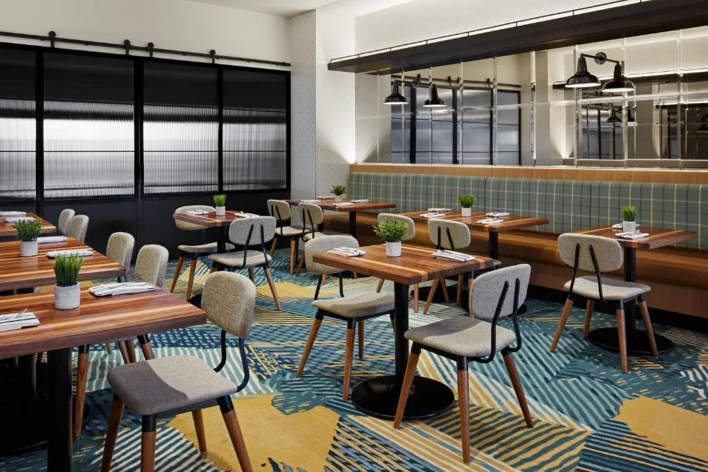 Delta Hotels Calgary Airport In-Terminal — 4