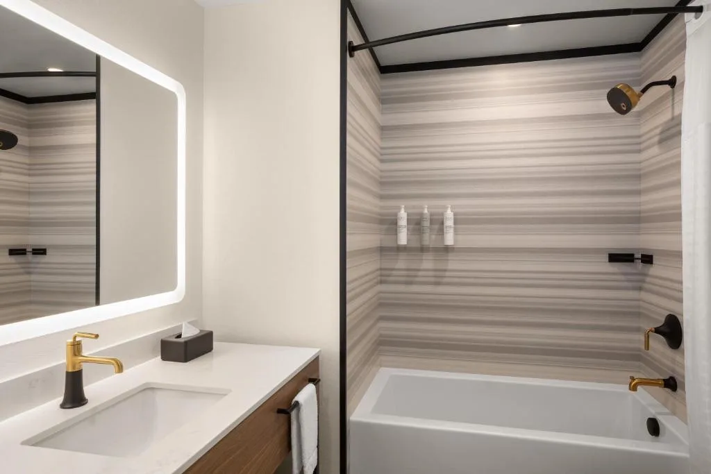 Hampton Inn By Hilton Calgary Downtown — 3