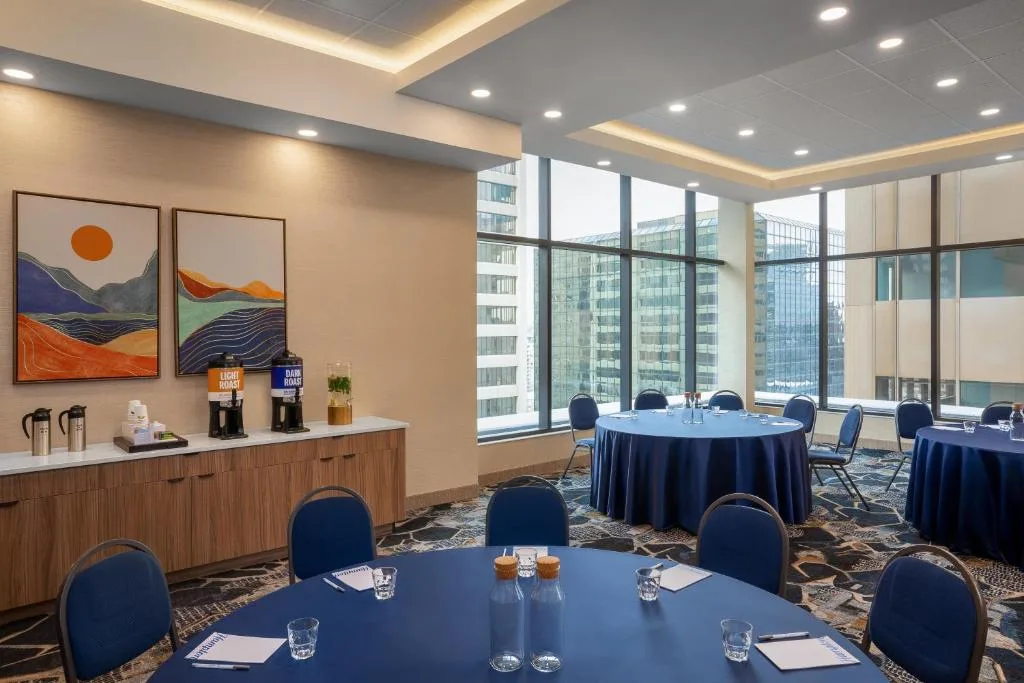 Hampton Inn By Hilton Calgary Downtown — 4