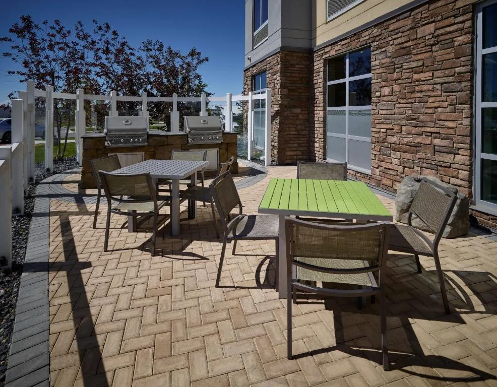 Homewood Suites Calgary Airport — 2