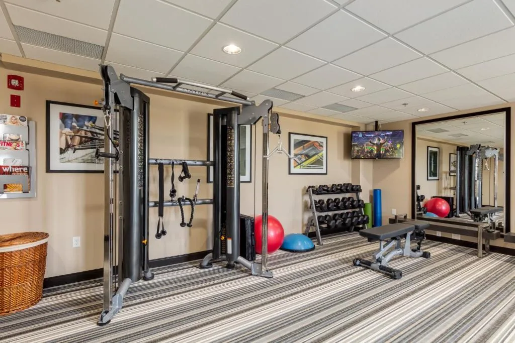 Park Inn by Radisson, Calgary Airport North, AB — 3