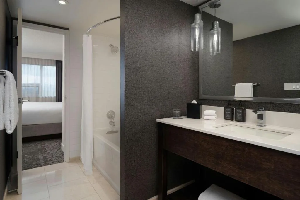 Sheraton Cavalier Calgary Hotel — 3