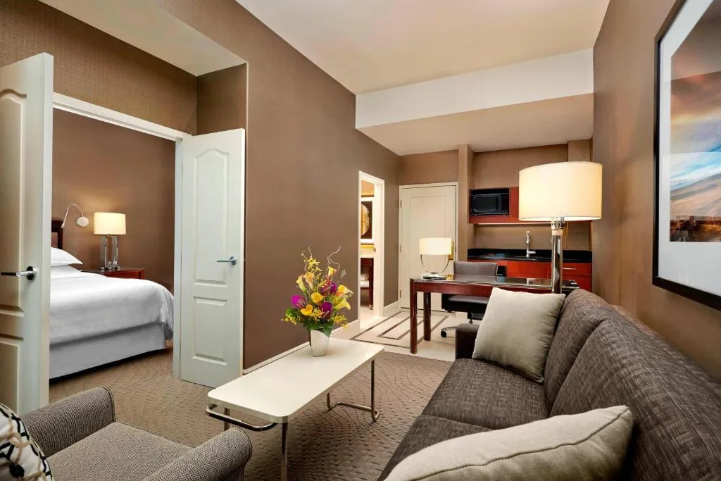 Sheraton Suites Calgary Eau Claire — 2