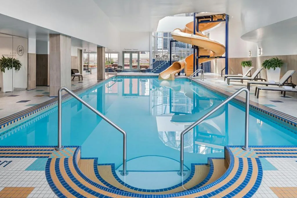 Sheraton Suites Calgary Eau Claire — 4