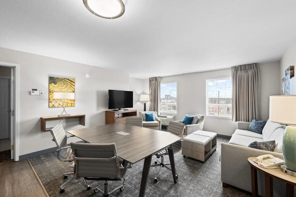 Staybridge Suites - Calgary Airport by IHG — 3