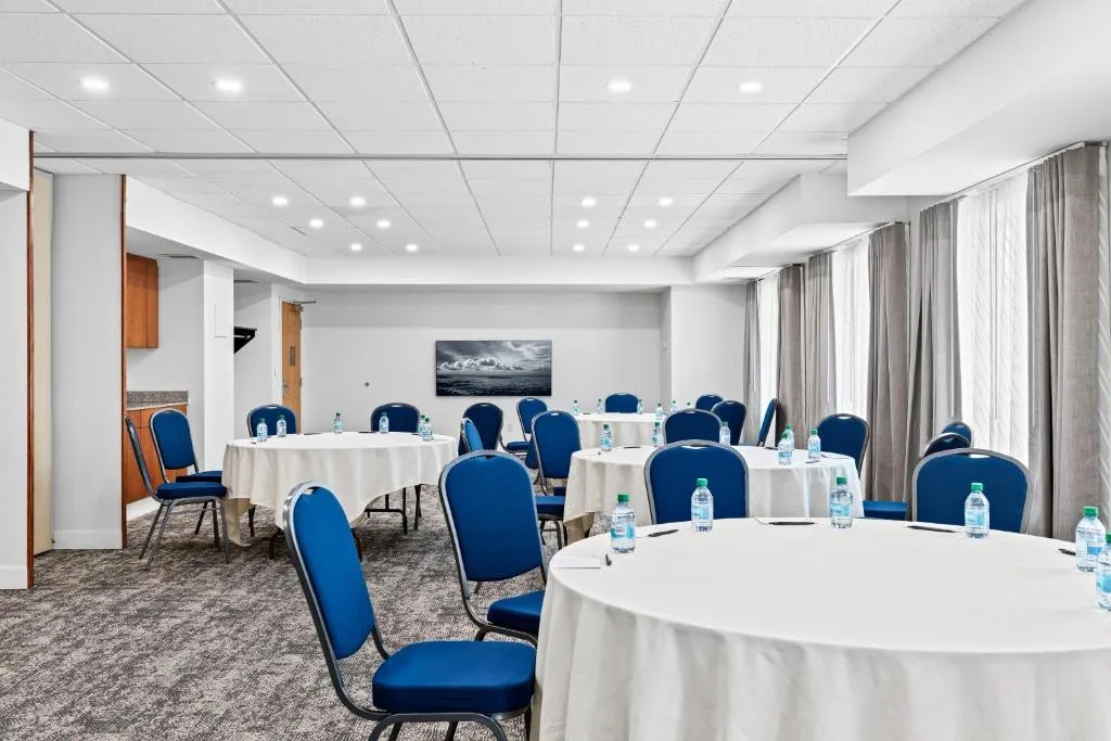 Staybridge Suites - Calgary Airport by IHG — 4