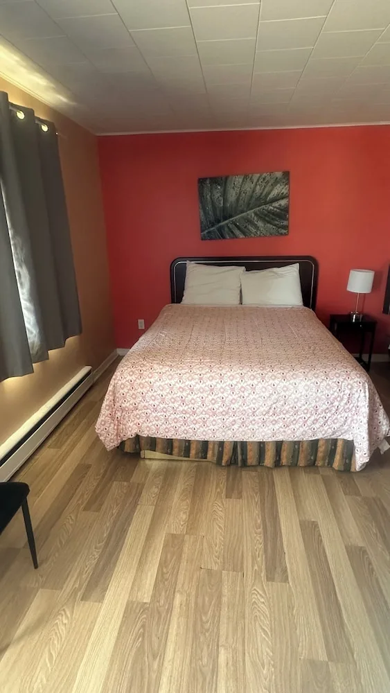 Colonial Motel — 4