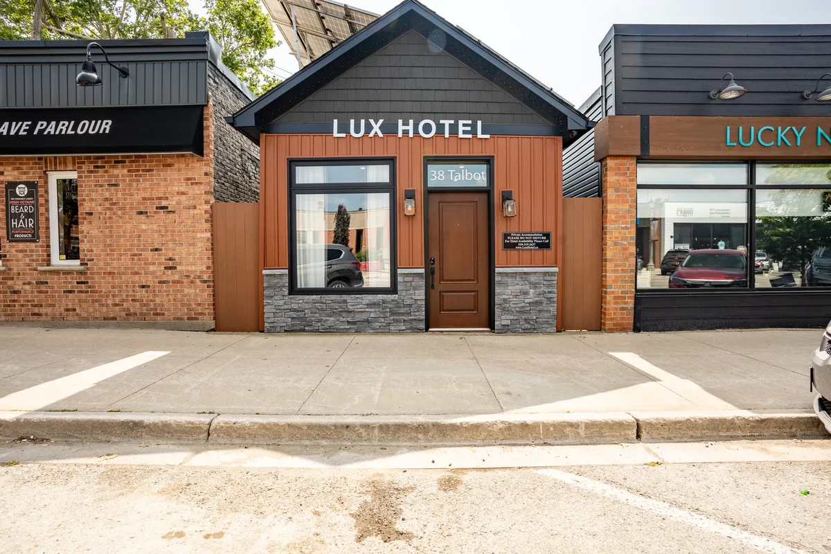 Lux Hotel — 2