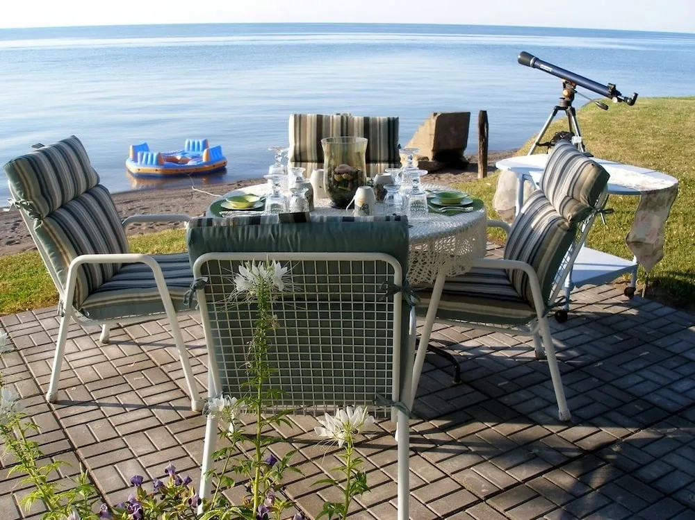 Omstead's on Erie Bed & Breakfast