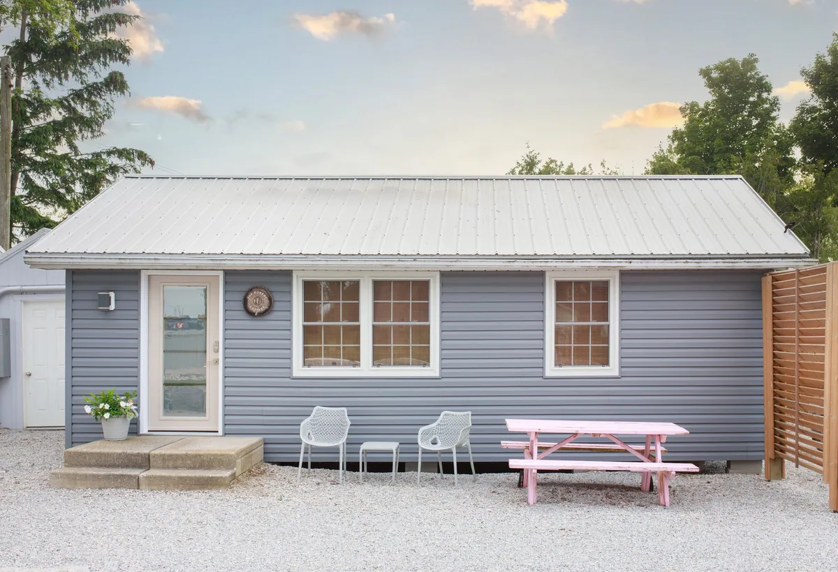 Willow Barrel Retreat Cottage & Suite Rentals - Erieau — 2