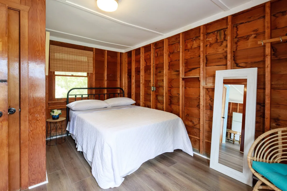 Willow Barrel Retreat Cottage & Suite Rentals - Erieau — 3