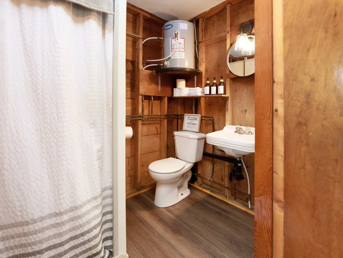 Willow Barrel Retreat Cottage & Suite Rentals - Erieau — 5