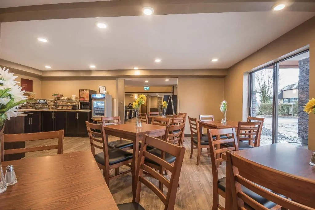 Comfort Inn — 4