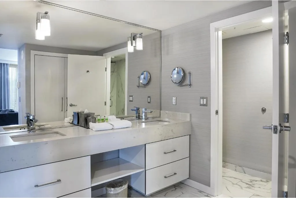 Executive Plaza Hotel & Conference Centre, Metro Vancouver — 3