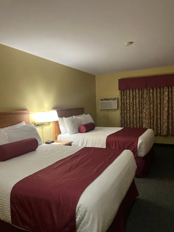 Shallow Bay Motel & Cabins Conference Centre — 2