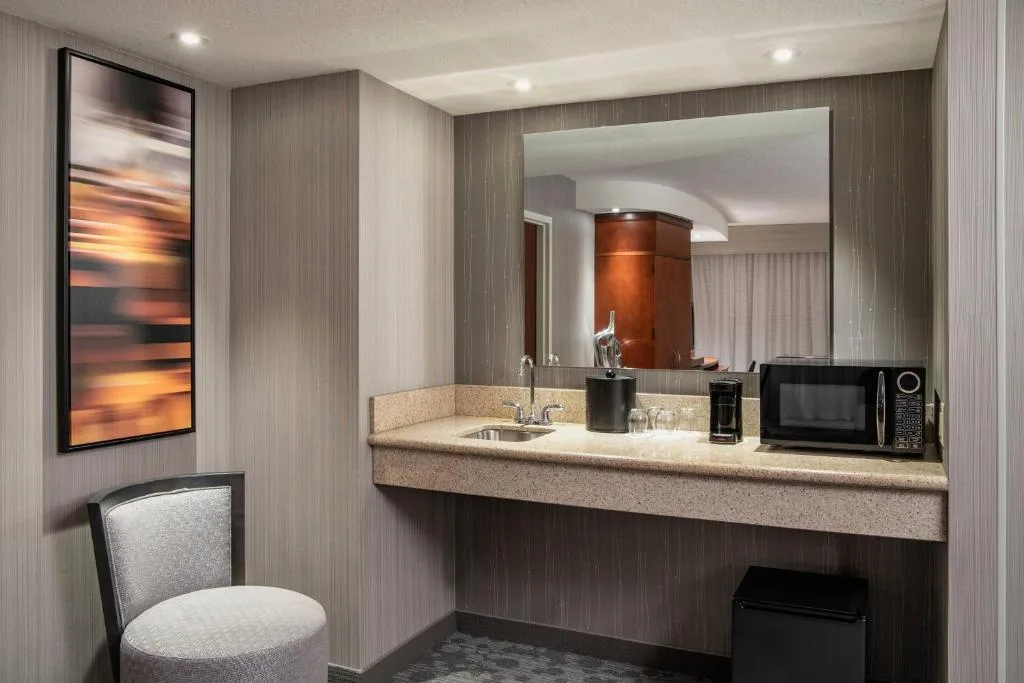 Courtyard by Marriott Edmonton West — 3