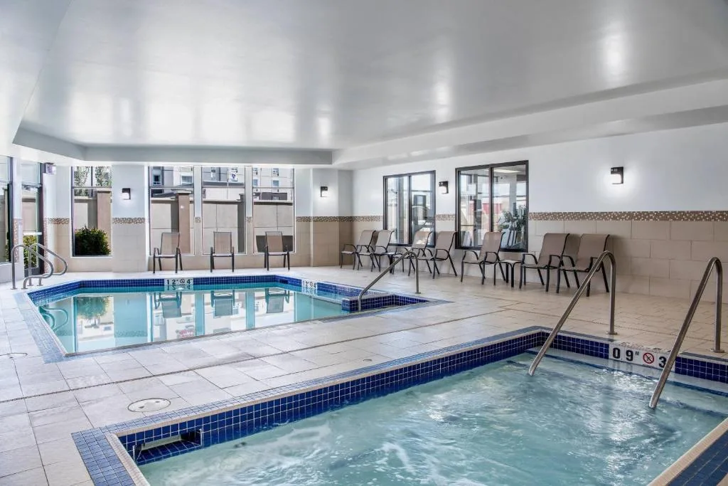 Courtyard by Marriott Edmonton West — 4