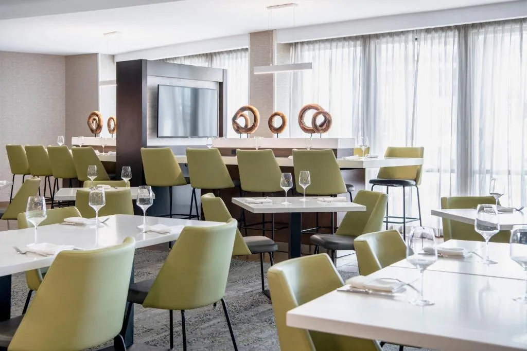 Courtyard by Marriott Edmonton West — 5