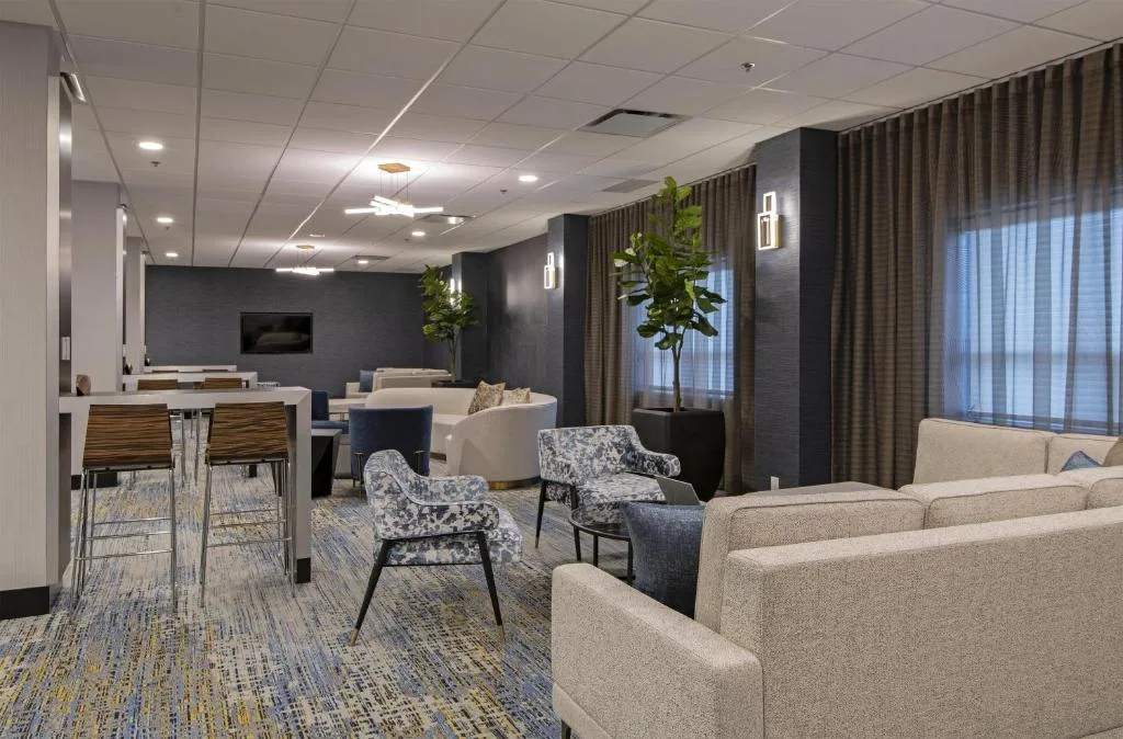 DoubleTree by Hilton West Edmonton — 4