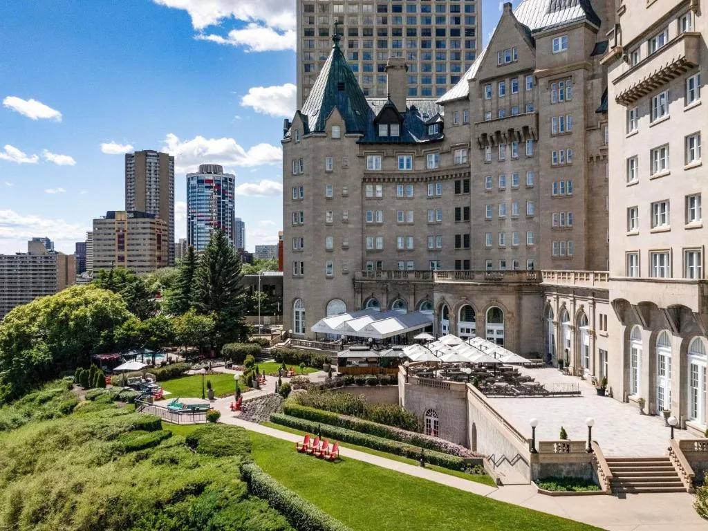 Fairmont Hotel Macdonald — 2