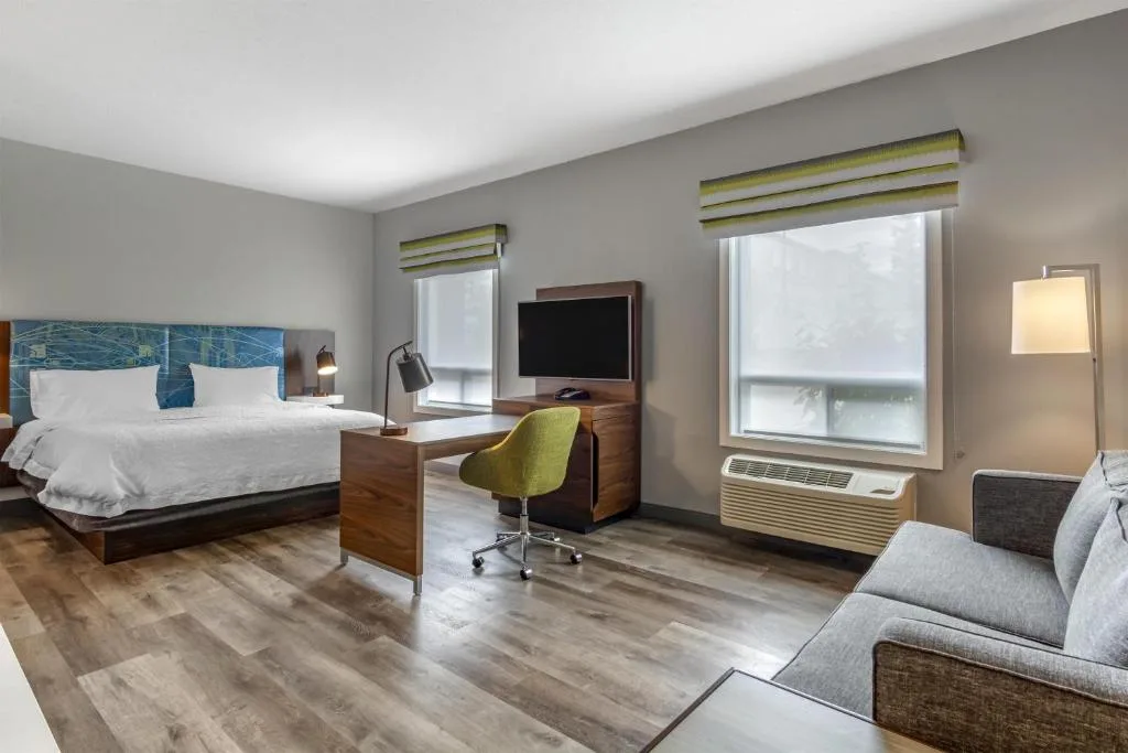 Hampton Inn & Suites Edmonton/West — 2