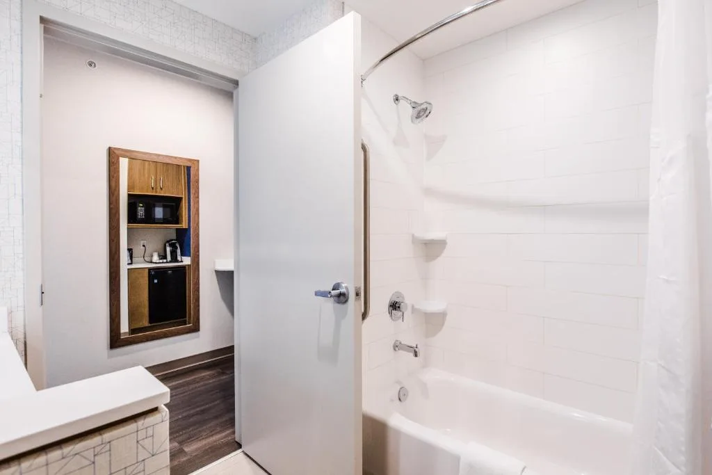 Holiday Inn Express & Suites - West Edmonton-Mall Area by IHG — 2