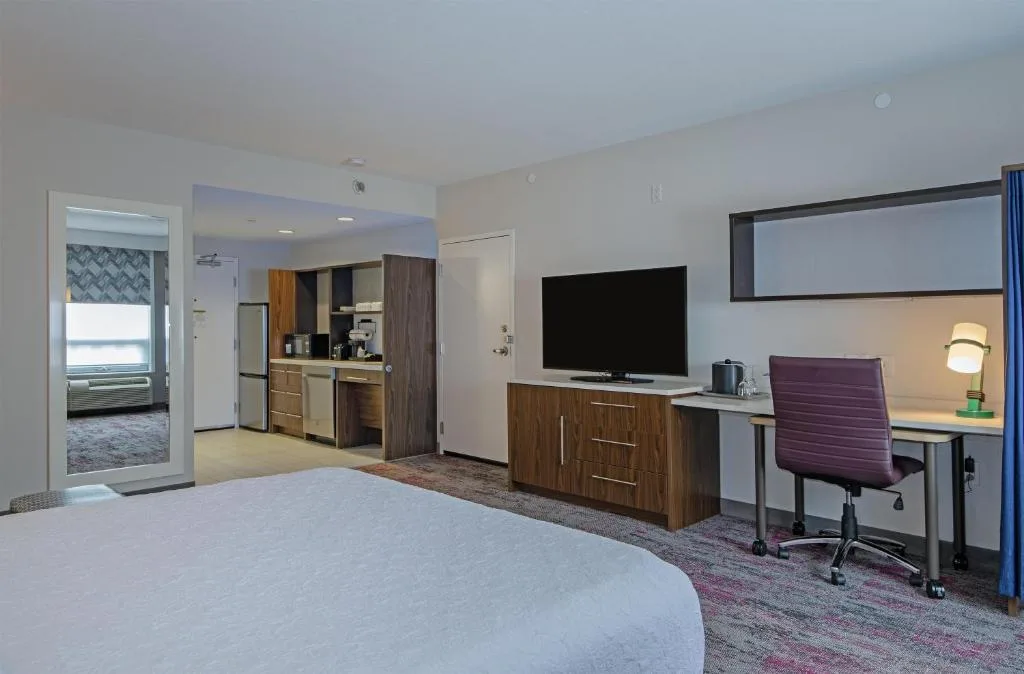 Home2 Suites by Hilton West Edmonton — 5