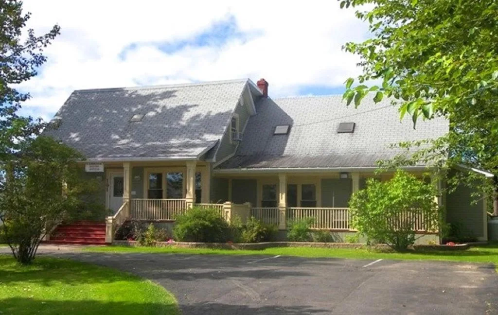 Carriage House Inn Four and a Half Stars — 5