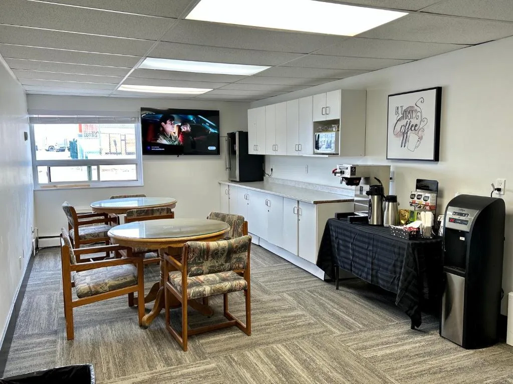 Anavada Inn & Suites - Grande Prairie — 4