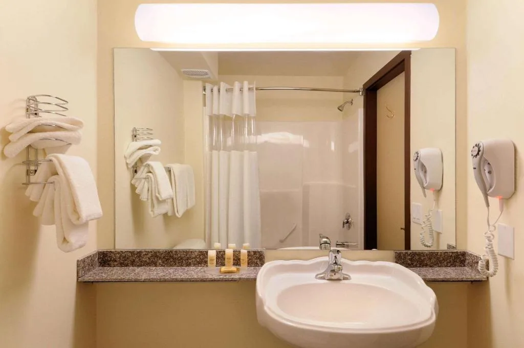Days Inn by Wyndham Grande Prairie — 3