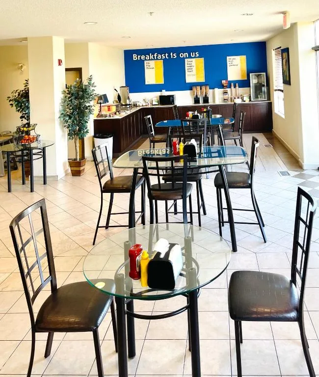 Days Inn by Wyndham Grande Prairie — 4