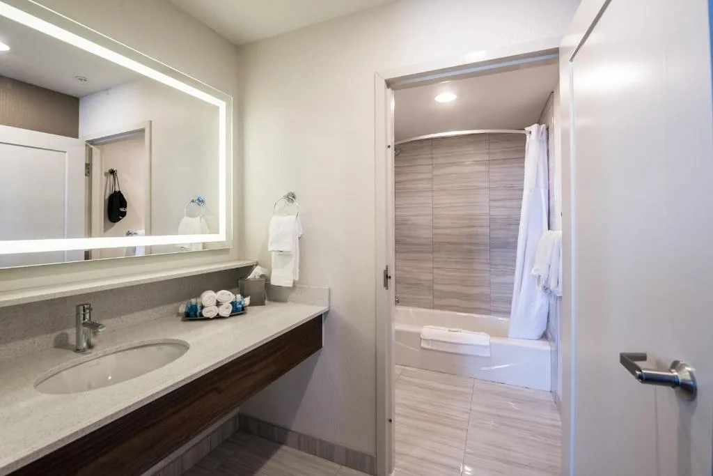 Encore Suites by Service Plus Inns — 3