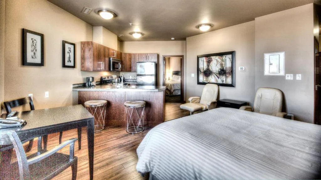 Grand Inn & Residence- Grande Prairie — 4