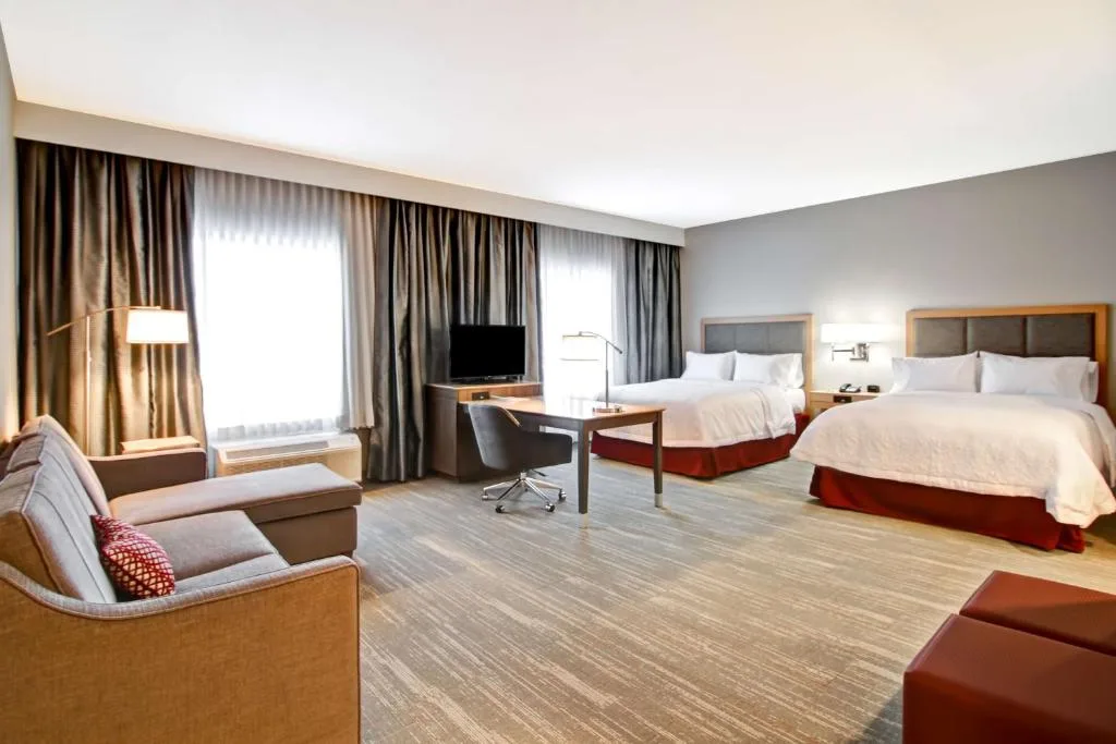 Hampton Inn & Suites by Hilton Grande Prairie — 2