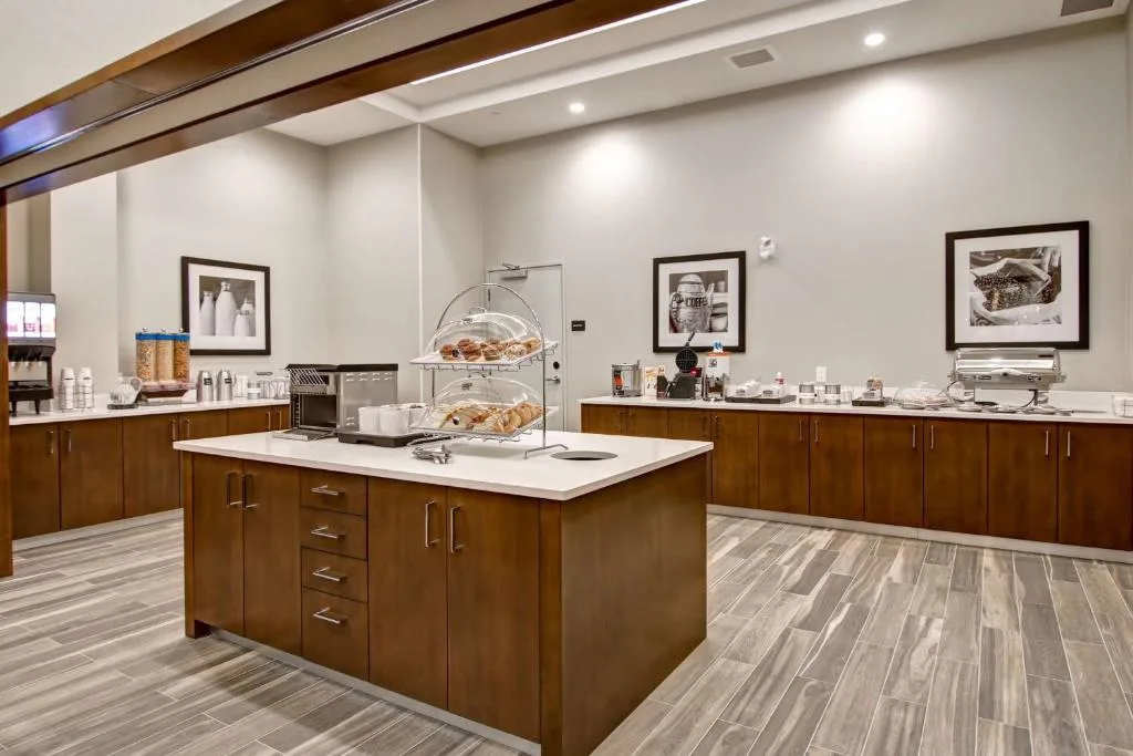 Hampton Inn & Suites by Hilton Grande Prairie — 3