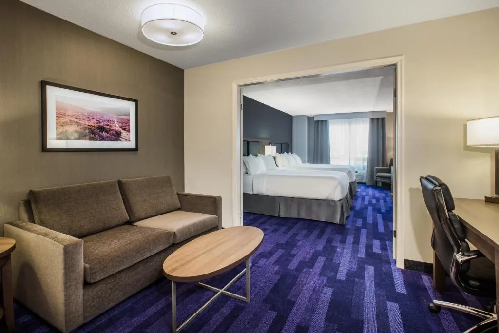 Holiday Inn & Suites Grande Prairie by IHG — 2