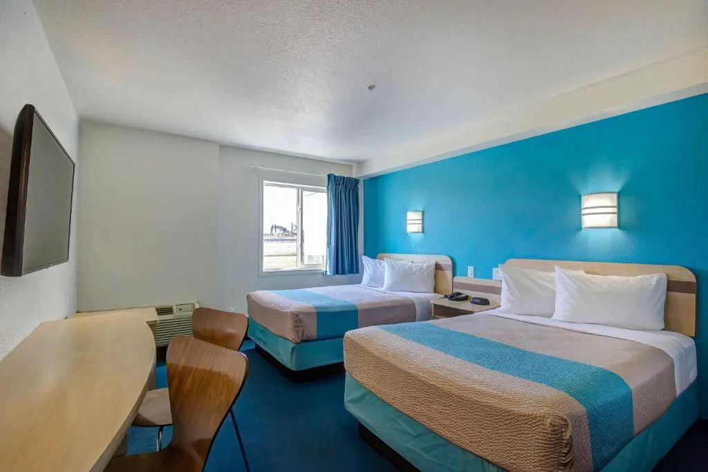 Motel 6-Grande Prairie, AB — 2