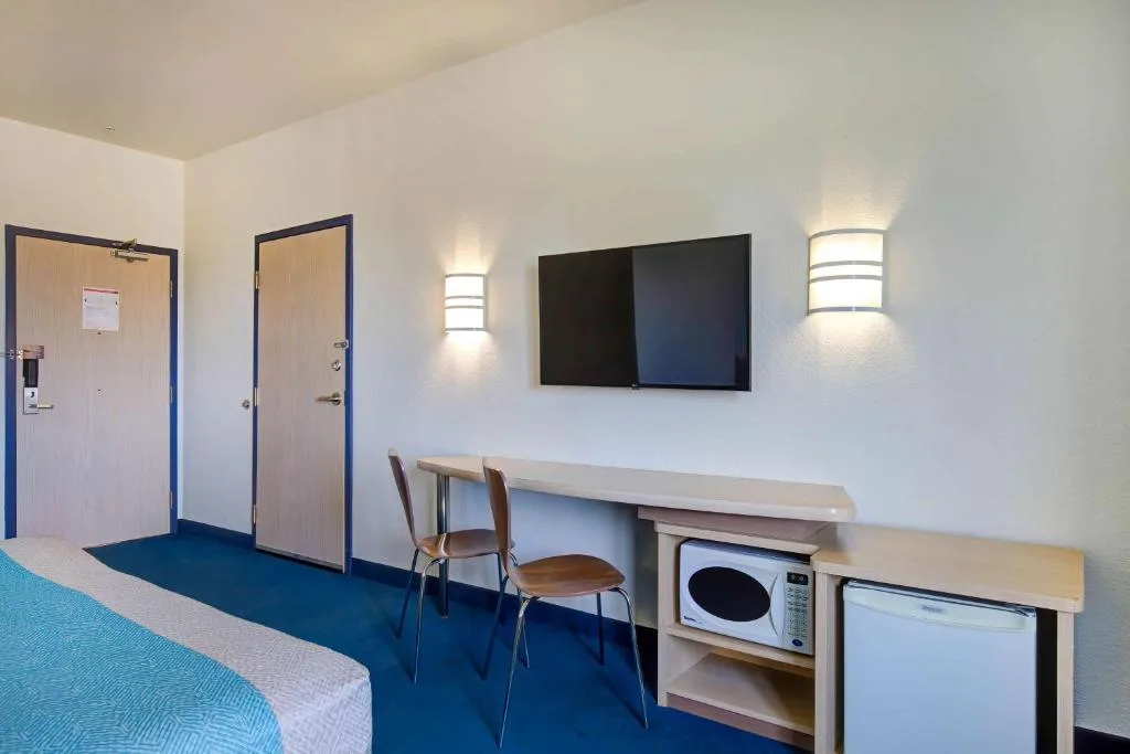 Motel 6-Grande Prairie, AB — 5