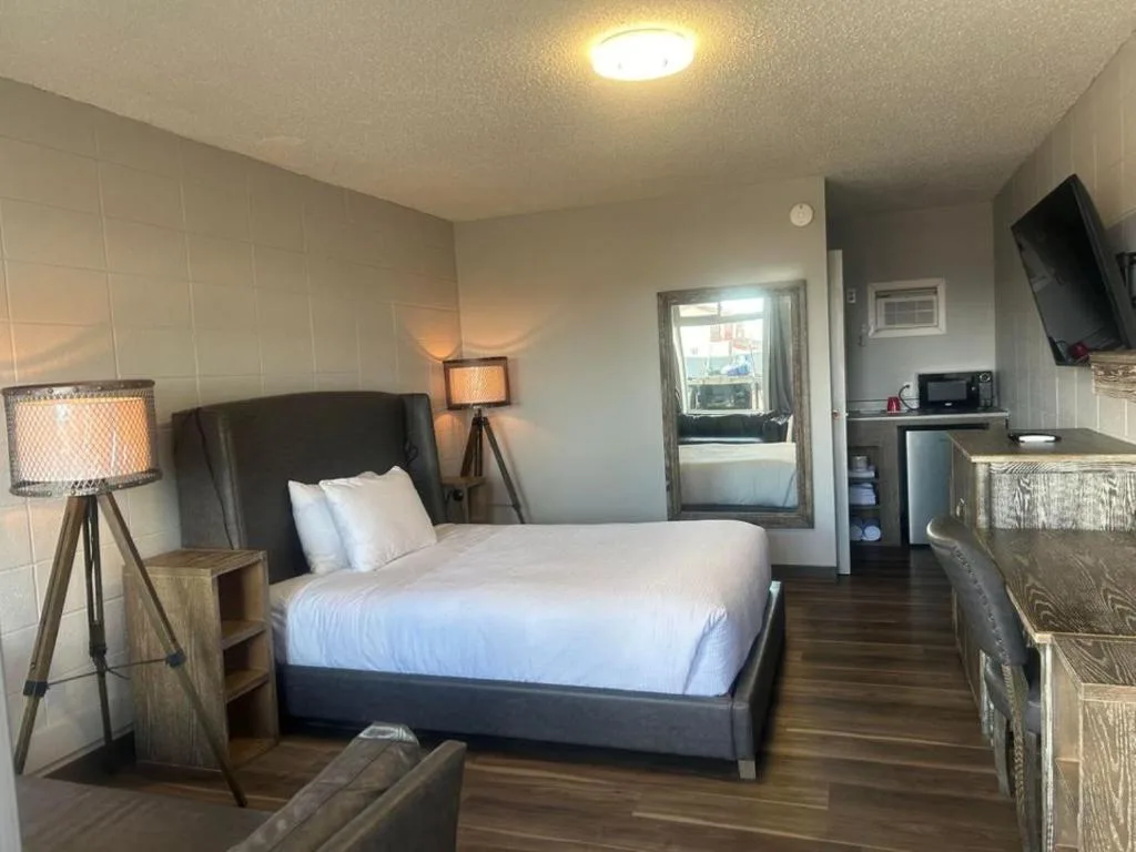 Parkside Inn — 2