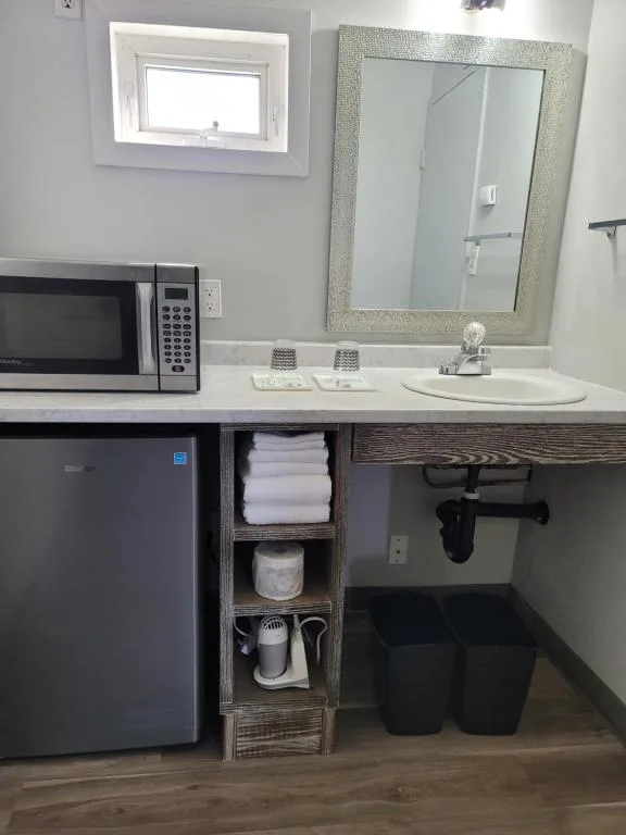 Parkside Inn — 3