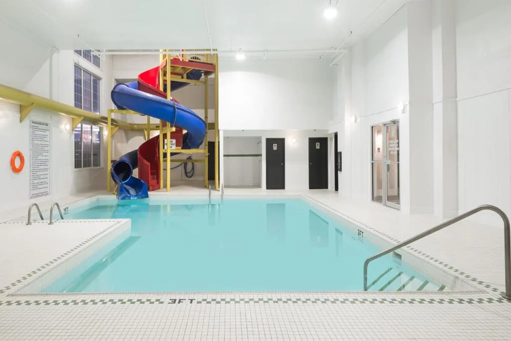 Super 8 by Wyndham Grande Prairie — 3